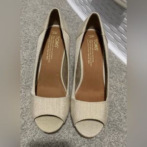 Womens Toms wedge open toe like new never worn.